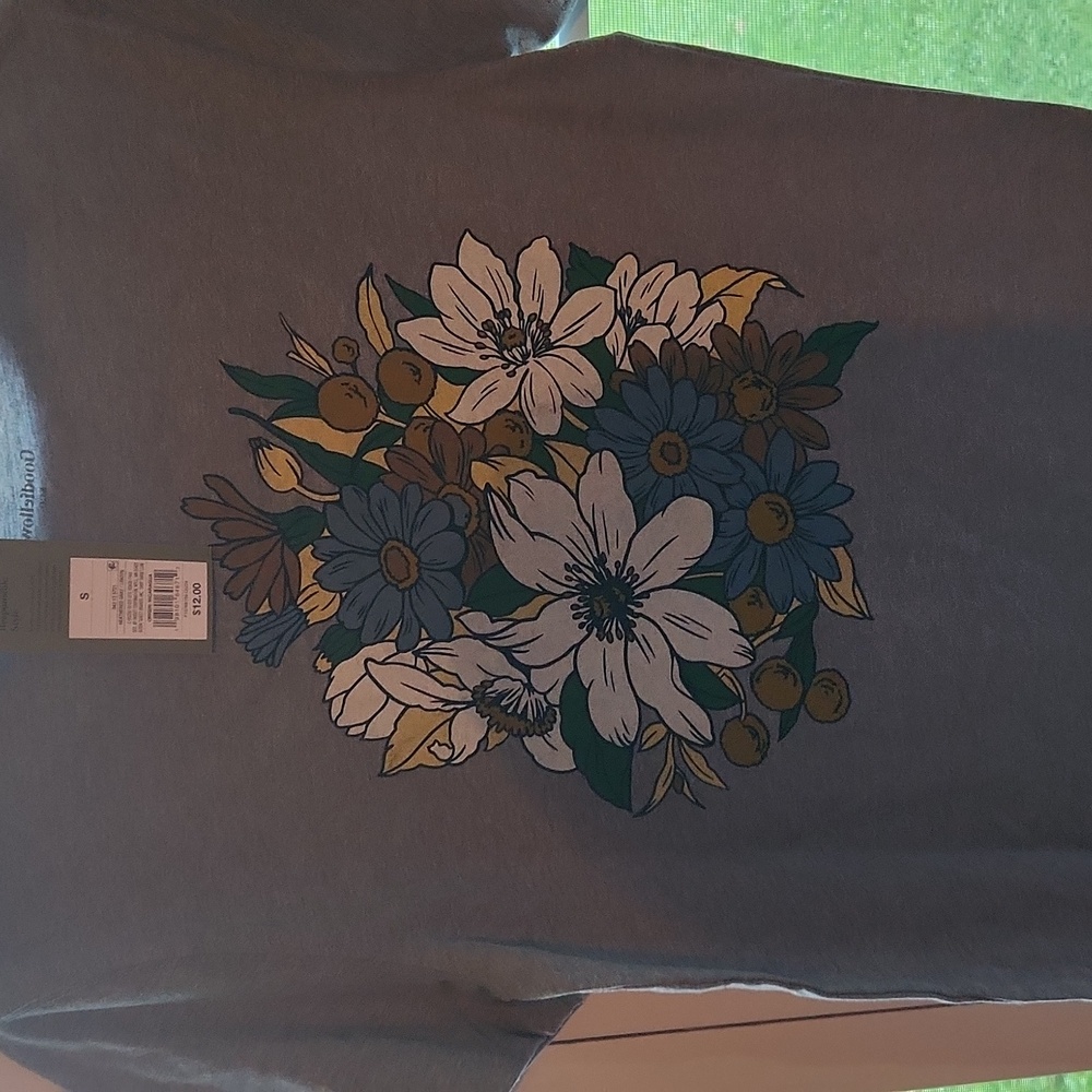 Goodfellow & Co Gray T-Shirt with Floral Design